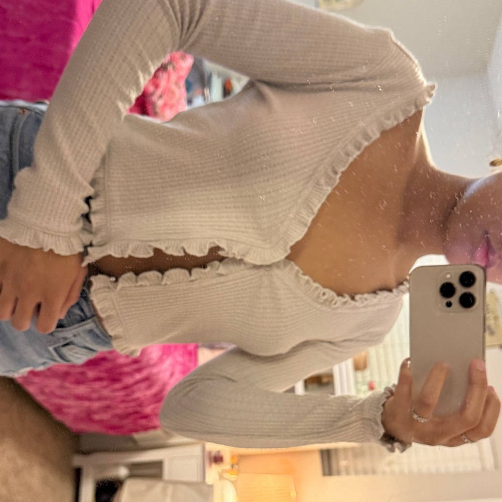 H&M Cream Ruffled Crop Top